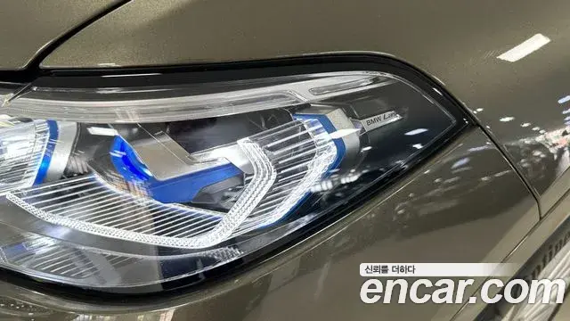BMW X7 2021 — ფოტო 15/20