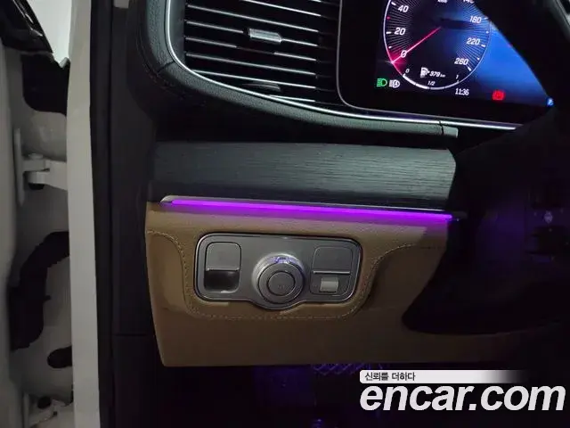 Mercedes-Benz GLE-Class 2025 — Фото 16/17