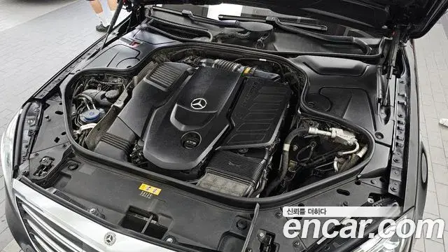 Mercedes-Benz S-Class 2019 — Photo 6/20