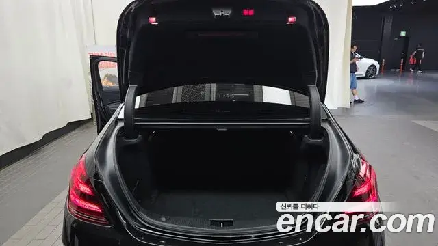 Mercedes-Benz S-Class 2019 — Photo 20/20