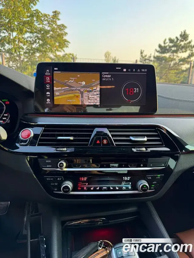 BMW M5 2020 — ფოტო 17/20