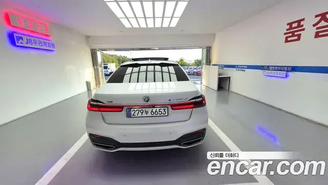 BMW 7 Series 2020 — ფოტო 16/20