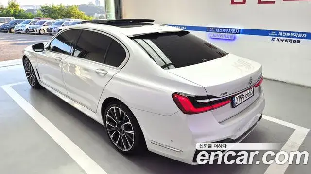 BMW 7 Series 2020 — ფოტო 17/20