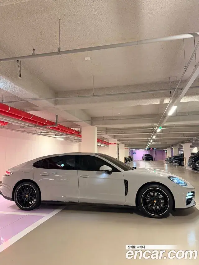 Porsche Panamera 2023 — Photo 7/12