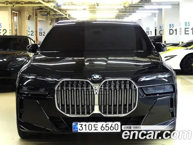 BMW 7 Series 2025 — Фото 10/20