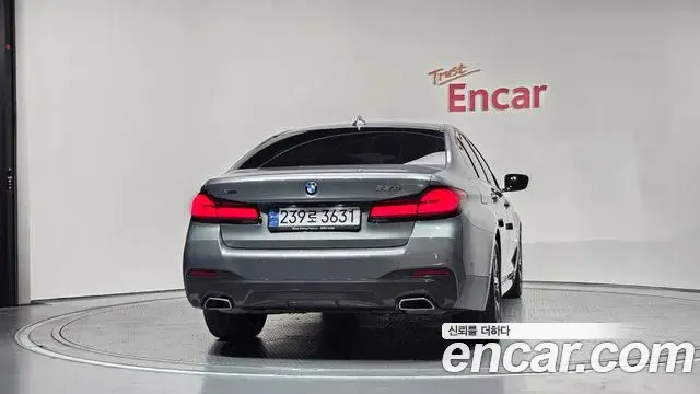 BMW 5 Series 2023 — ფოტო 27/35