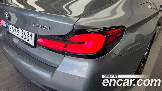 BMW 5 Series 2023 — ფოტო 29/35