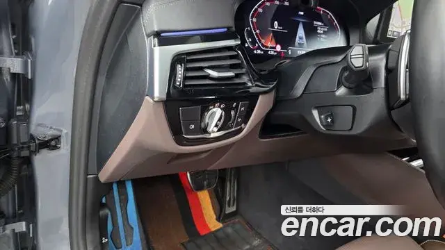 BMW 5 Series 2023 — ფოტო 26/35