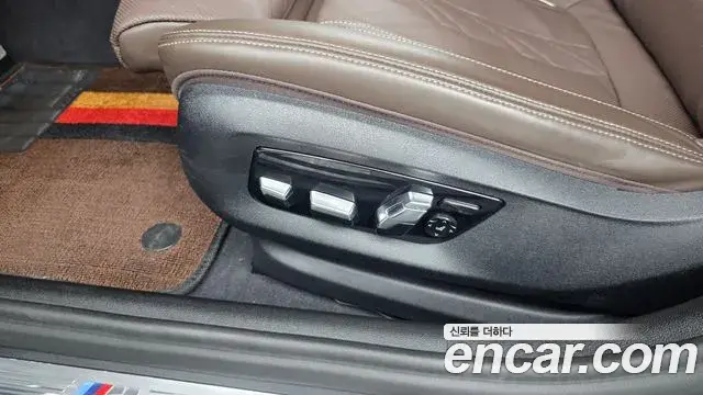 BMW 5 Series 2023 — ფოტო 25/35