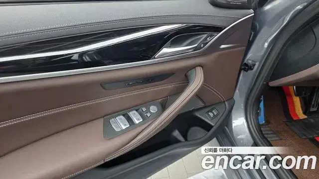 BMW 5 Series 2023 — ფოტო 19/35