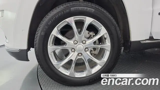 Jeep Grand Cherokee 2019 — Photo 27/37