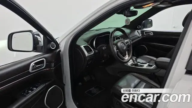 Jeep Grand Cherokee 2019 — Photo 34/37