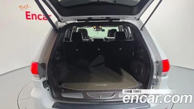 Jeep Grand Cherokee 2019 — Photo 28/37