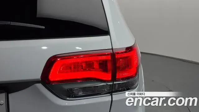 Jeep Grand Cherokee 2019 — Photo 18/37