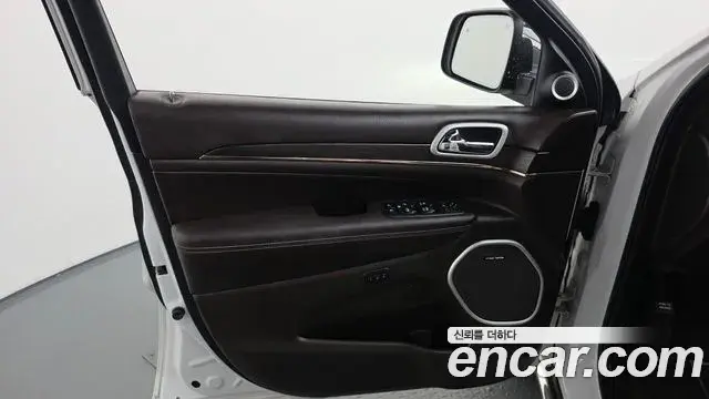 Jeep Grand Cherokee 2019 — Photo 24/37