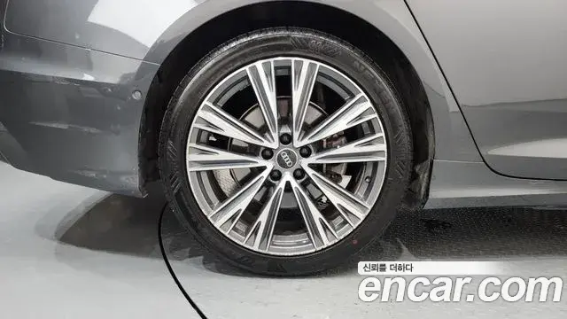 Audi A6 2022 — Şəkil 26/33