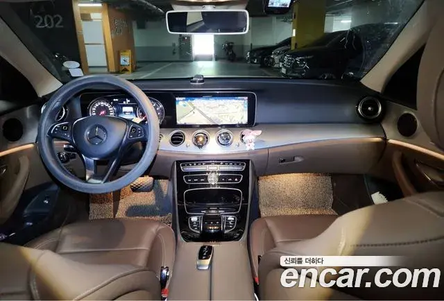 Mercedes-Benz E-Class 2018 — Photo 5/13