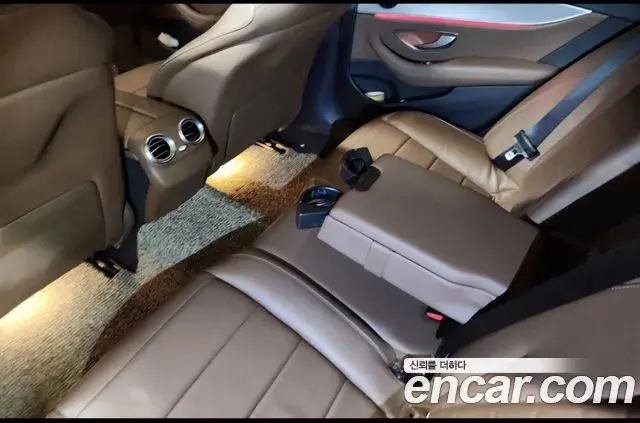 Mercedes-Benz E-Class 2018 — Photo 7/13