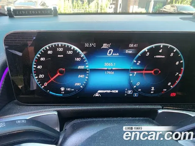 Mercedes-Benz GLB-Class 2023 — Фото 1/10
