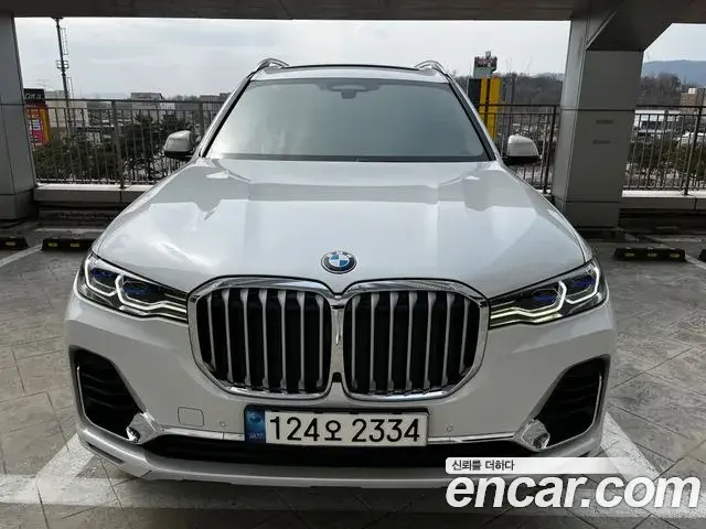 BMW X7 2022 — Фото 1/18