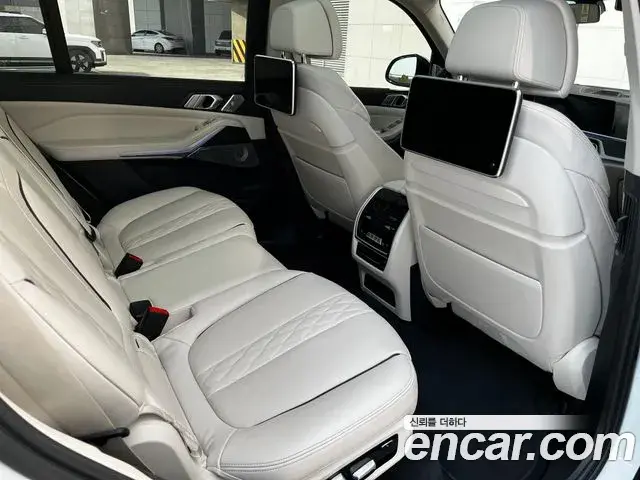 BMW X7 2022 — Фото 12/18