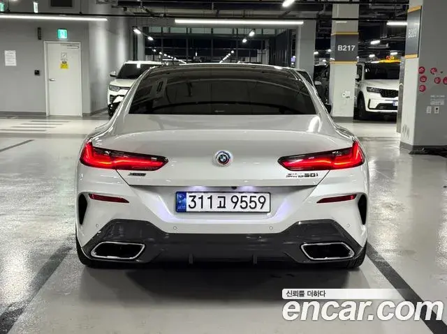 BMW 8 Series 2023 — Фото 3/20