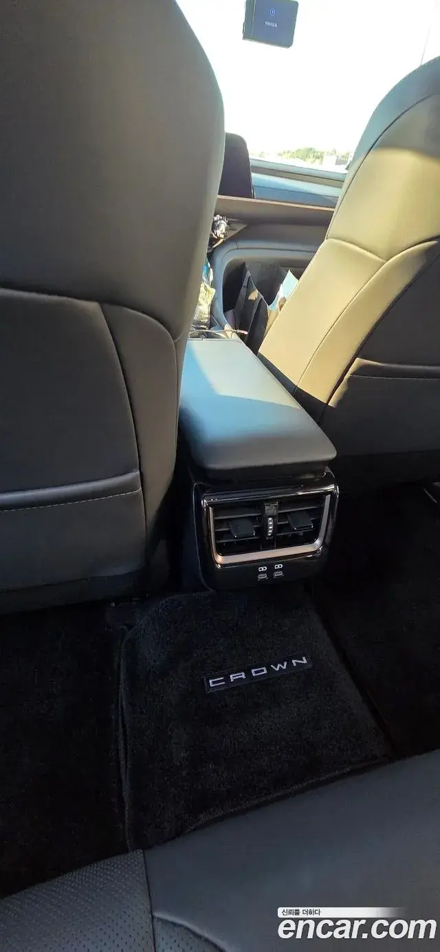 Toyota Crown Crossover 2025 — Şəkil 8/16