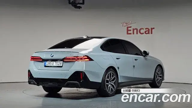 BMW 5 Series 2024 — ფოტო 16/36