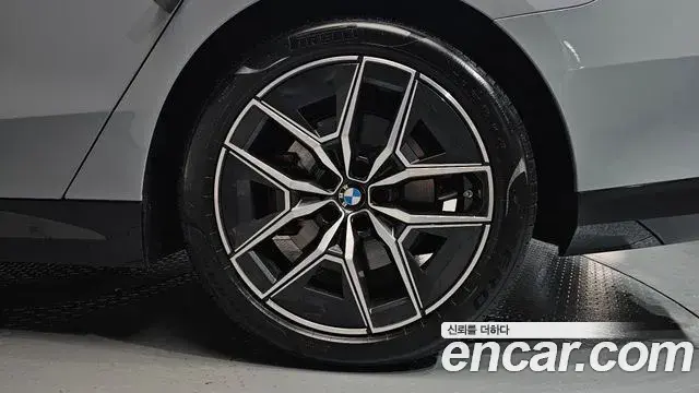 BMW 5 Series 2024 — ფოტო 27/36