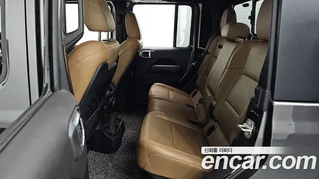 Jeep Gladiator 2021 — Şəkil 18/31