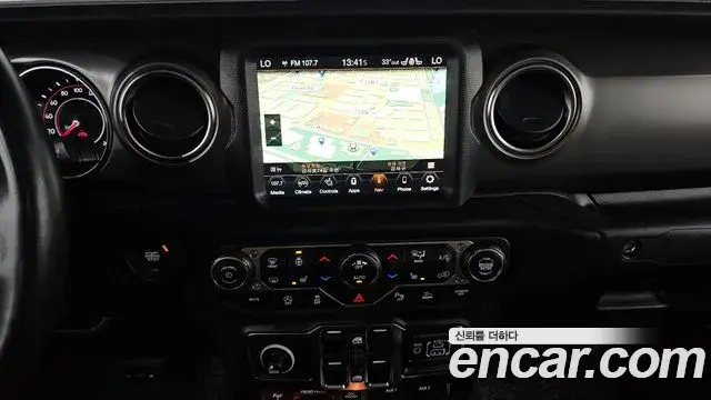 Jeep Gladiator 2021 — Şəkil 16/31