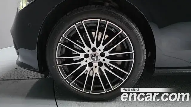 Mercedes-Benz C-Class 2022 — Photo 15/31