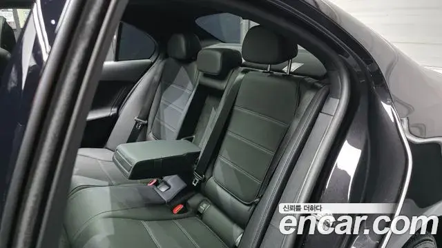 Mercedes-Benz C-Class 2022 — Photo 22/31