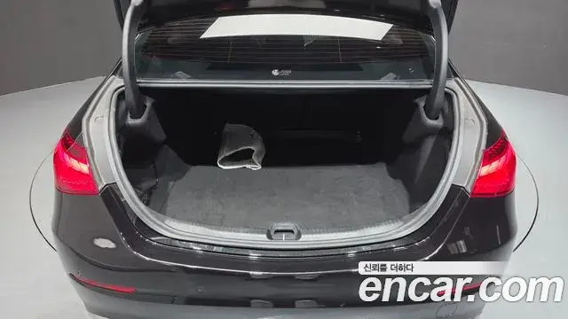 Mercedes-Benz C-Class 2022 — Photo 1/31