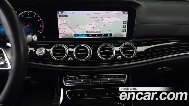 Mercedes-Benz E-Class 2021 — Фото 12/20