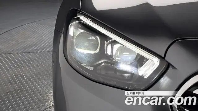Mercedes-Benz E-Class 2021 — Photo 14/35