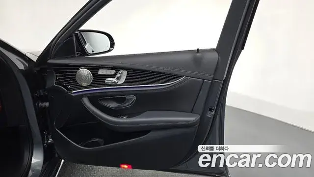 Mercedes-Benz E-Class 2021 — Photo 31/35