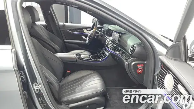 Mercedes-Benz E-Class 2021 — Photo 29/35