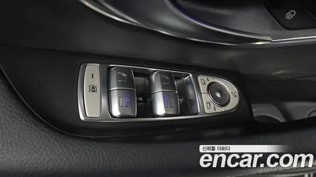 Mercedes-Benz E-Class 2021 — Photo 20/35