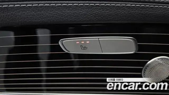 Mercedes-Benz E-Class 2021 — Photo 9/35