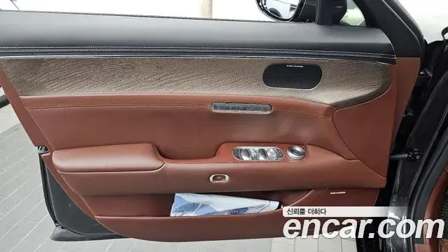 Genesis G90 2023 — Photo 29/35