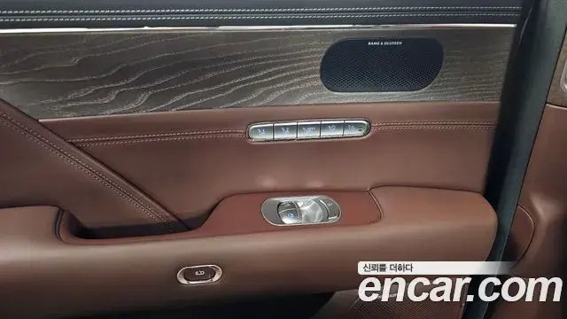 Genesis G90 2023 — Photo 2/35