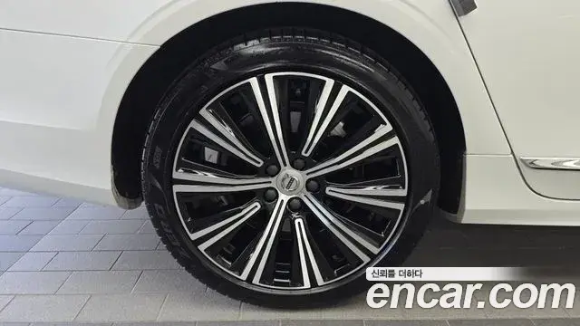 Volvo S90 2022 — ფოტო 16/33