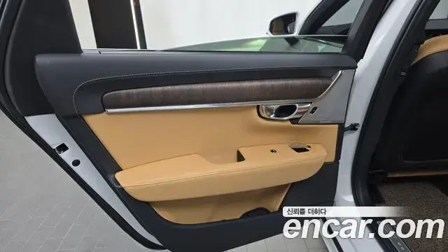 Volvo S90 2022 — ფოტო 25/33