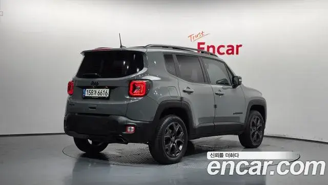 Jeep Renegade 2021 — ფოტო 23/35