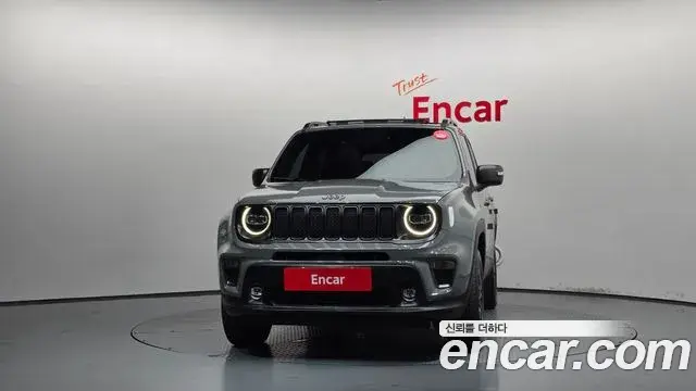 Jeep Renegade 2021 — ფოტო 27/35