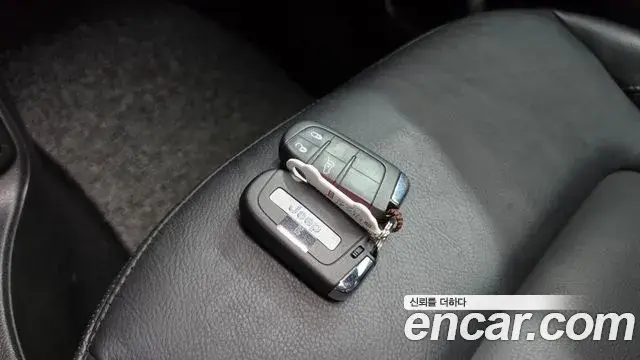 Jeep Renegade 2021 — ფოტო 19/35