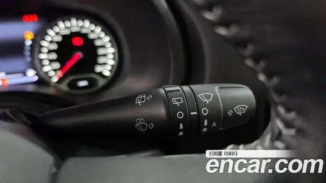 Jeep Renegade 2021 — ფოტო 29/35