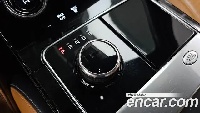 Land Rover Range Rover Velar 2019 — Şəkil 25/38