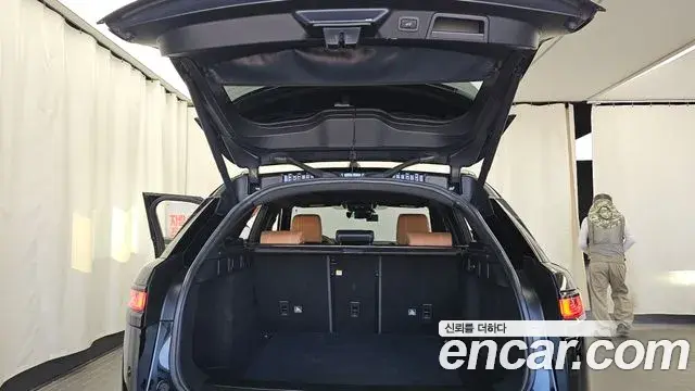 Land Rover Range Rover Velar 2019 — Şəkil 12/38